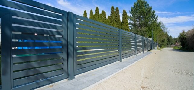 Metalowe ogrodzenie